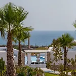 Desiterra & Hotell Fira (Santorini)