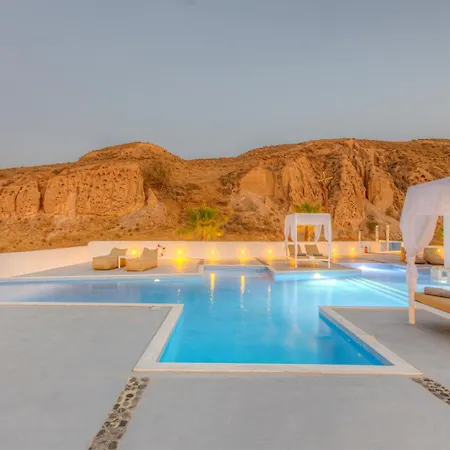 Desiterra & Hotel Fira (Santorini)