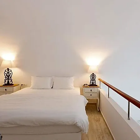 Desiterra & Fira (Santorini)
