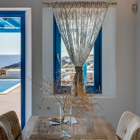 Desiterra & Hotel Fira (Santorini)