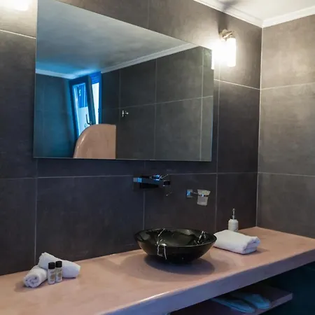 Desiterra & Fira (Santorini)