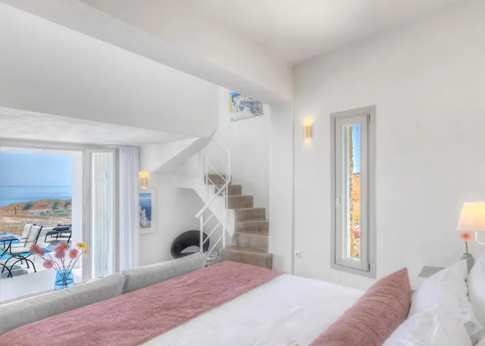 Desiterra & Fira (Santorini)