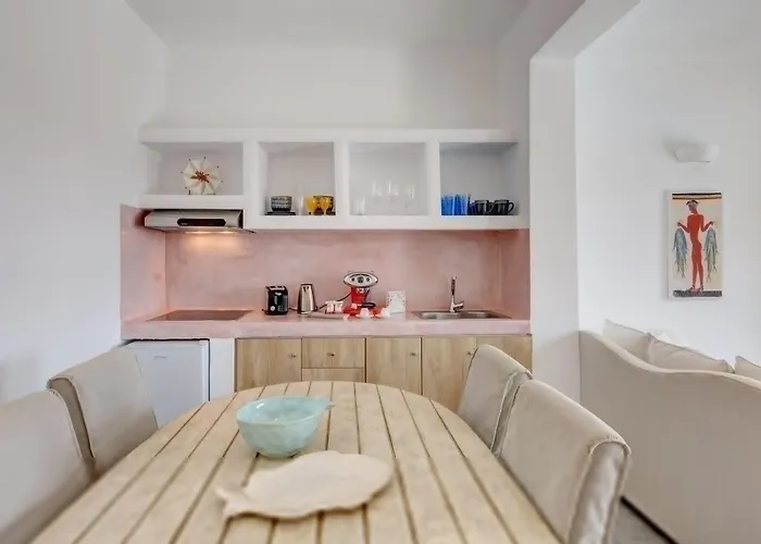 Desiterra & Hotel Fira (Santorini)