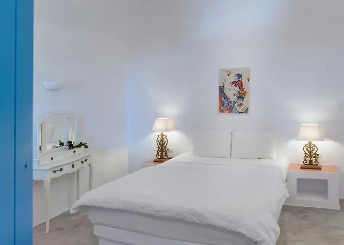 Desiterra & Hotel Fira (Santorini)