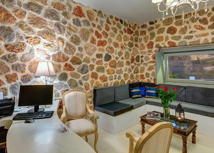 Desiterra & Hotel Fira (Santorini)