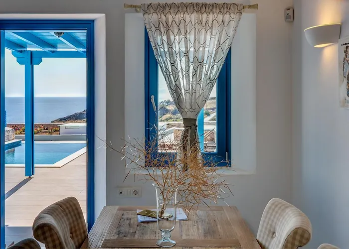 Desiterra & Hotel Fira (Santorini)