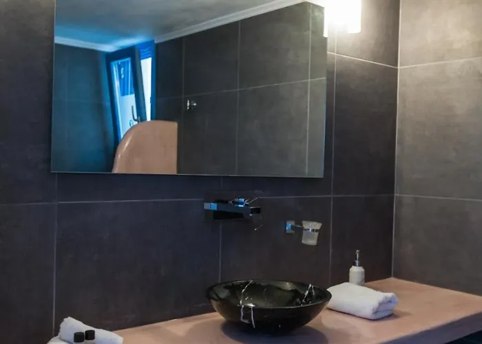 Desiterra & Fira (Santorini)