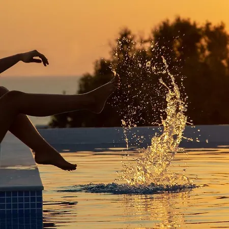 Desiterra & 5* Fira (Santorini)