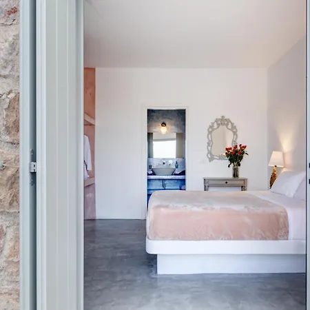 Desiterra & Fira (Santorini)