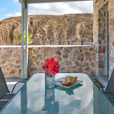 Desiterra & Fira (Santorini)